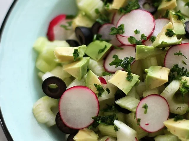 Ensalada de apio con palta
