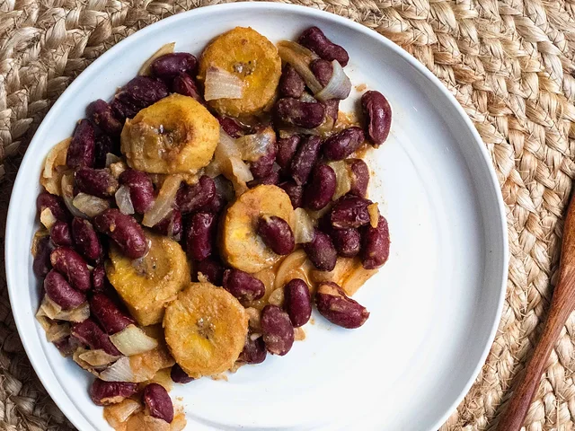 Frijoles con plátano