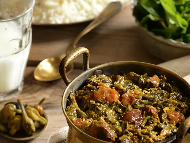Khoresh aloo esfenaj