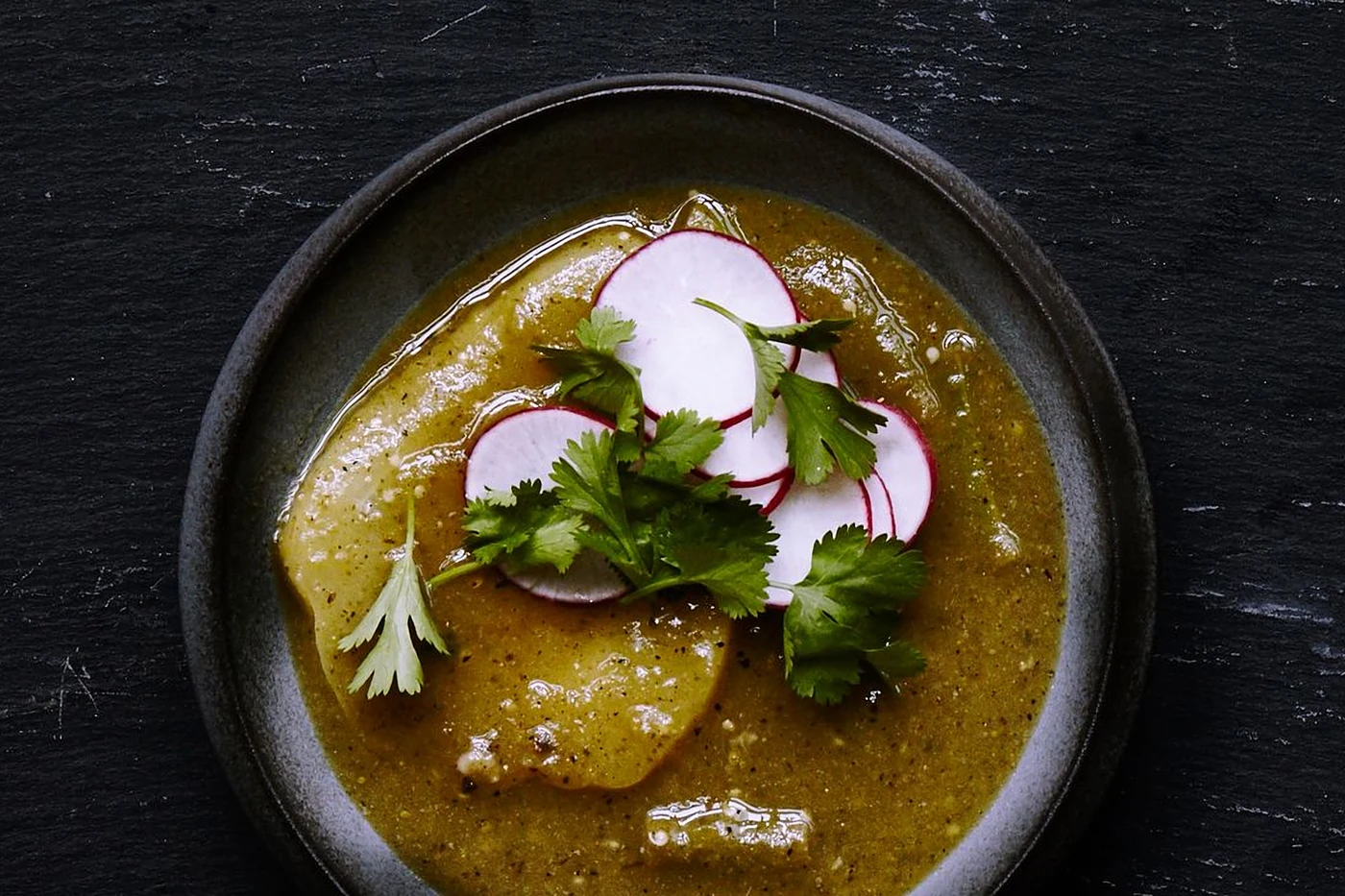 Mole verde con cerdo y frijol blanco