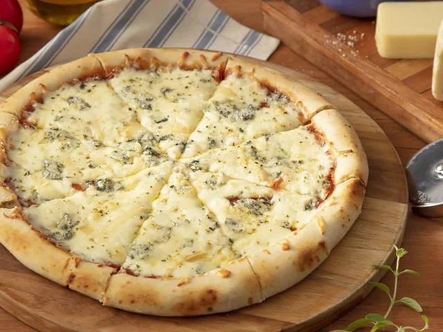 Pizza quattro formaggi