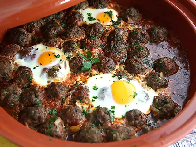 Tajín de kefta con tomate