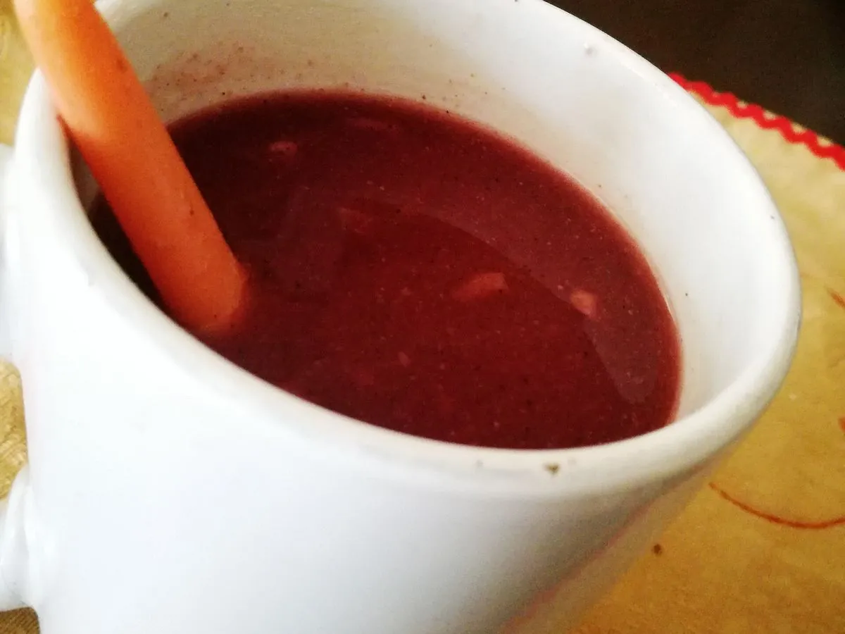 Api morado con pastel