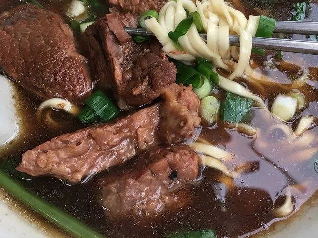 Sopa de fideos con carne de Taiwán