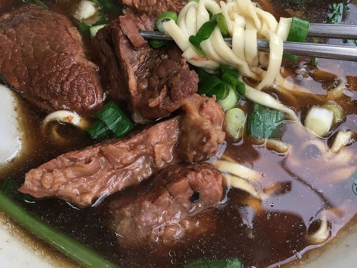 Sopa de fideos con carne de Taiwán