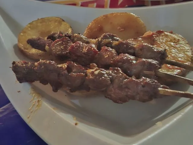 Brochettes de cabra