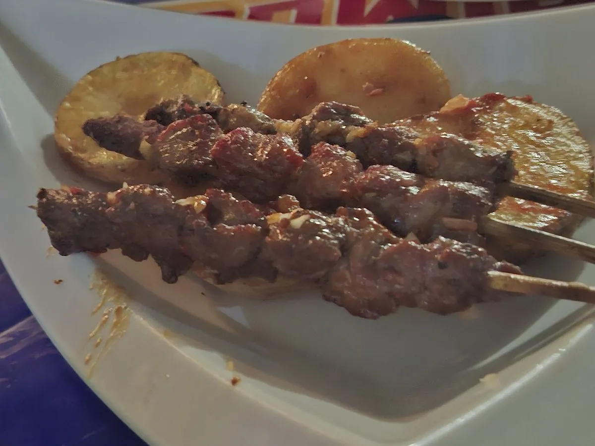 Brochettes de cabra