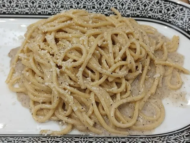 Spaghetti cacio e pepe