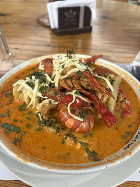 Chupe de camarones arequipeño