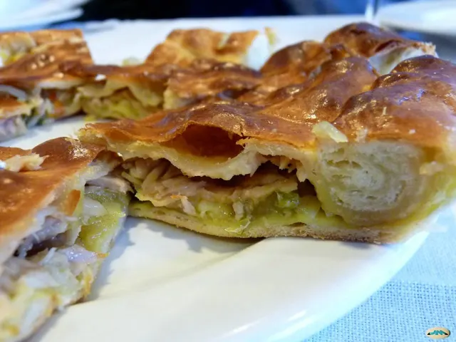 Empanada gallega de atún