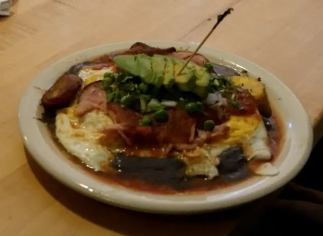Huevos motuleños