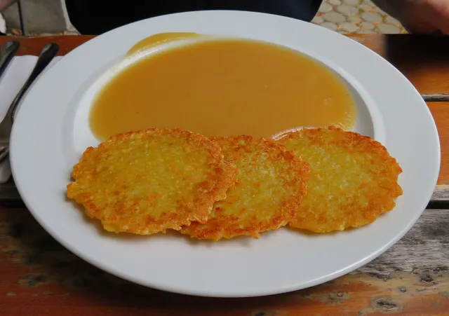 Reibekuchen con puré de manzana