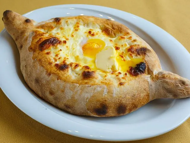 Khachapuri adjaruli