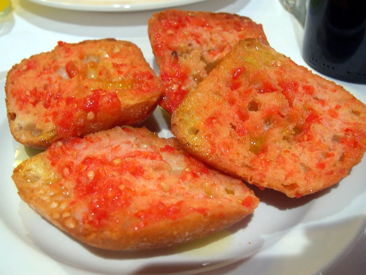 Pa amb tomàquet (pan con tomate)