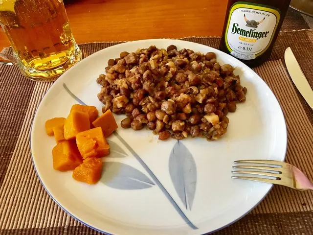 Pelēkie zirņi ar speķi