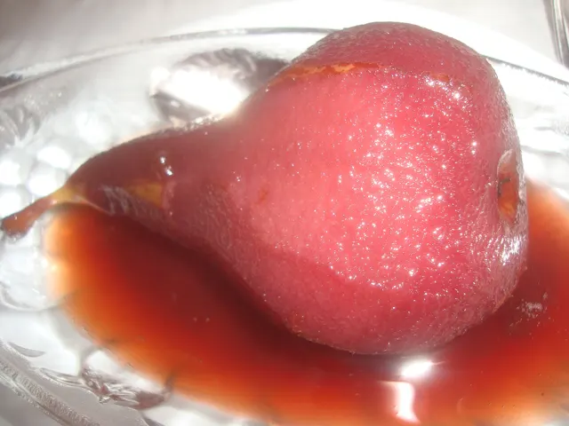 Peras al vino con canela