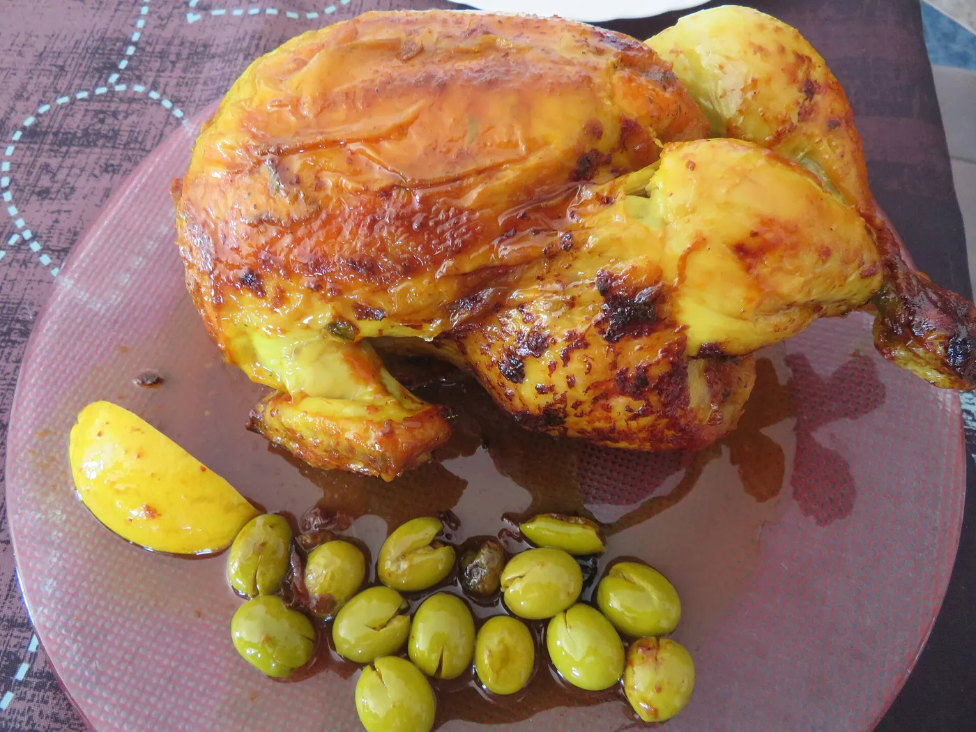 Pollo con limón y aceitunas