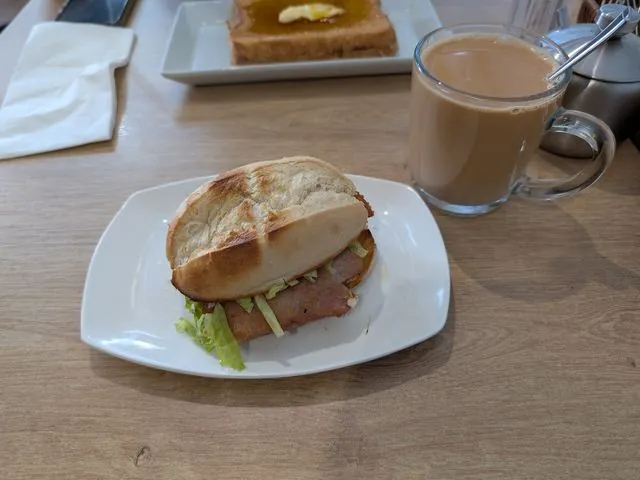 Pan con chuleta