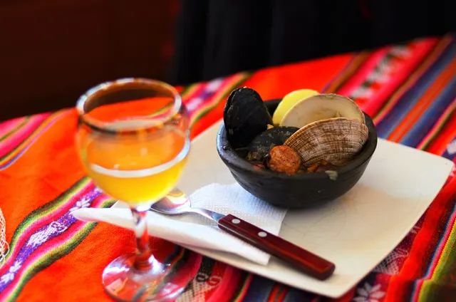 Pulmay (curanto en olla con carnes)