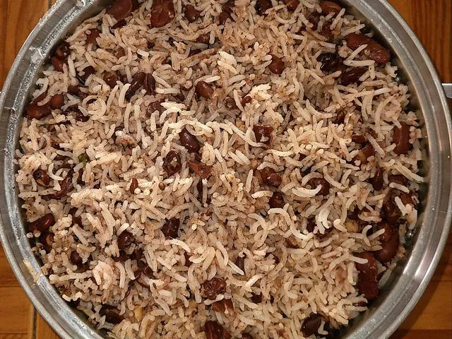 Arroz con porotos jamaicano