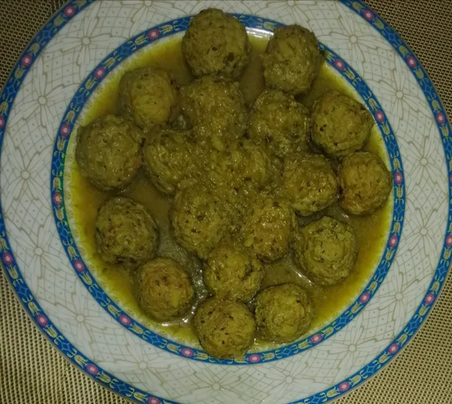 Tajín de kefta con huevos