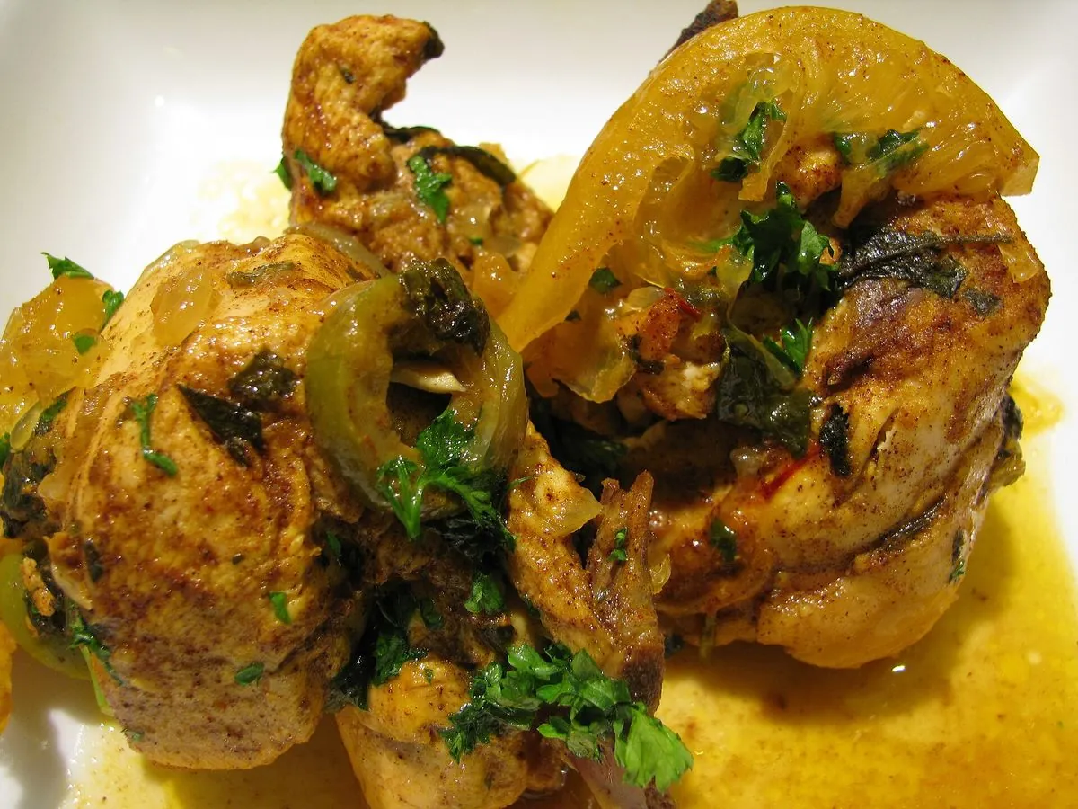 Tajine de pollo con limón y aceitunas