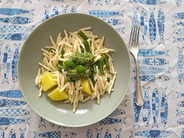 Trofie al pesto con judías y papas