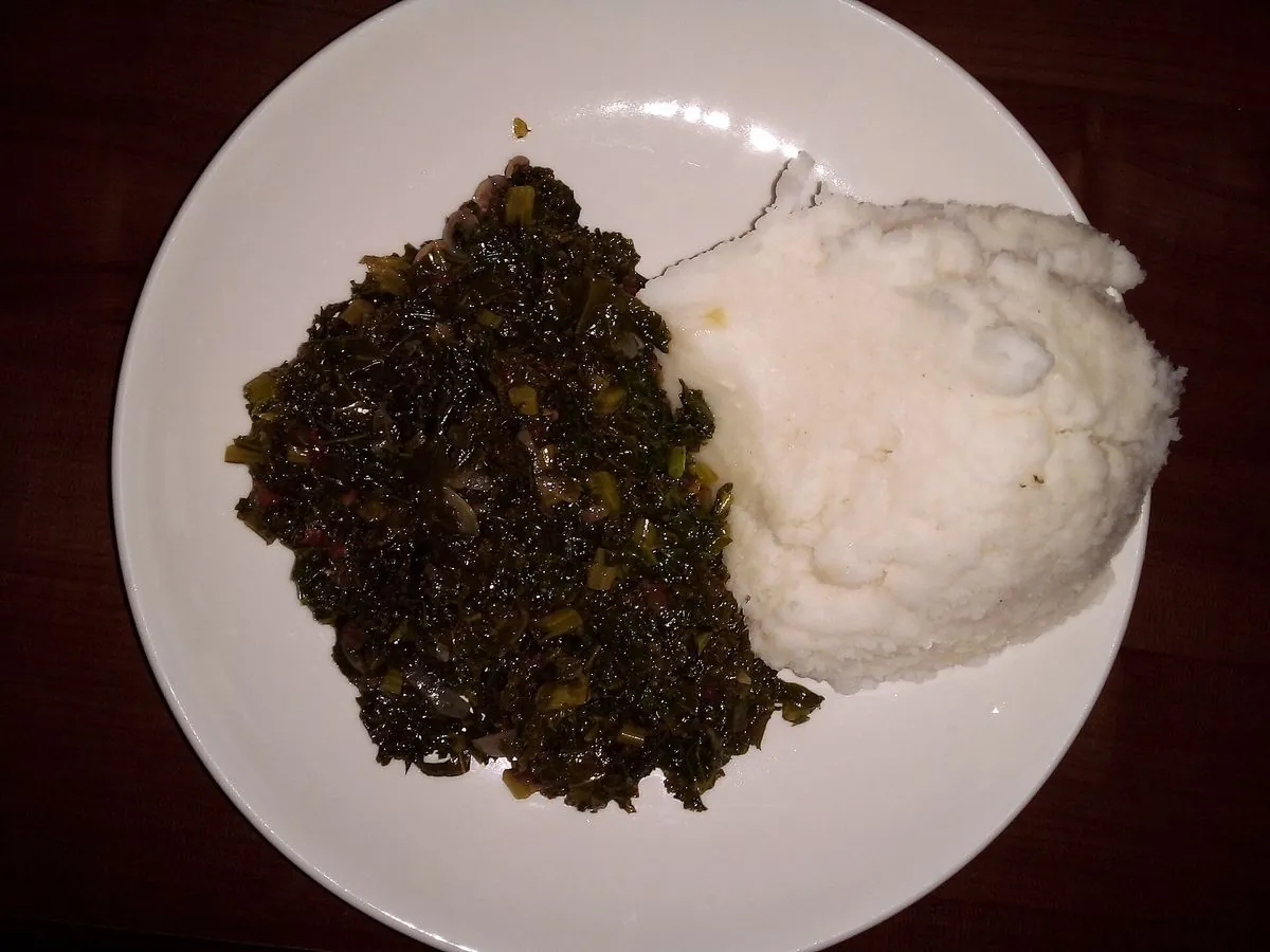 Ugali con sukuma wiki