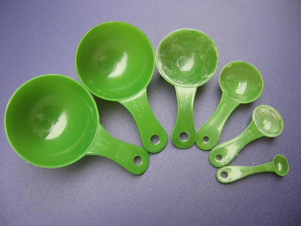 Tazas y cucharas medidoras